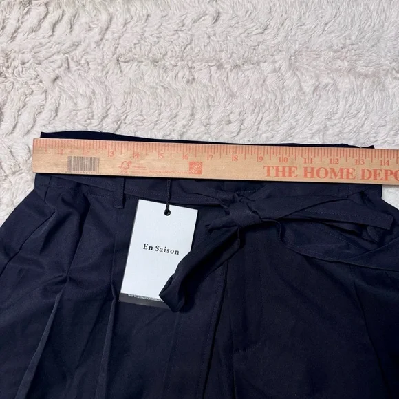 En Saison Black High-Waisted Pleated Shorts w/ Self-Tie Belt | Size L | NWT - Picture 7 of 8
